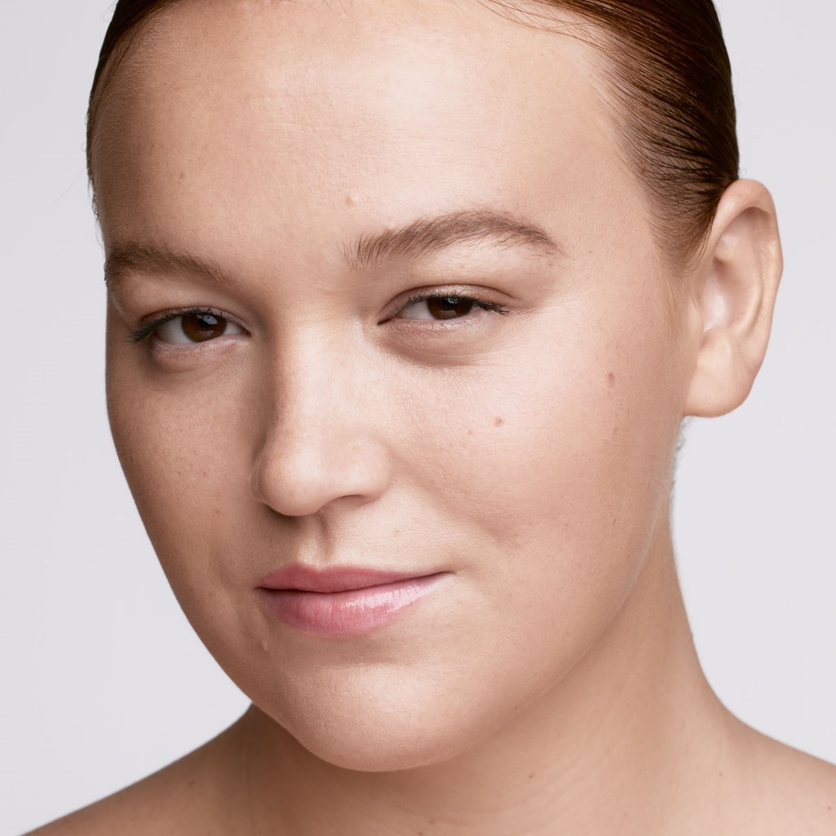 SOFT'LIT NATURALLY LUMINOUS LONGWEAR FOUNDATION (BASE DE MAQUILLAJE PARA ROSTRO)